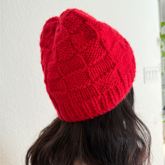 BOTTEGA VENETA RED WOOL BEANIE - Picture 12 of 13